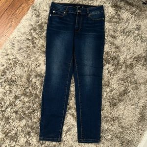 Size 8 / 29 Tahari Kelly Midrise Skinny Jeans